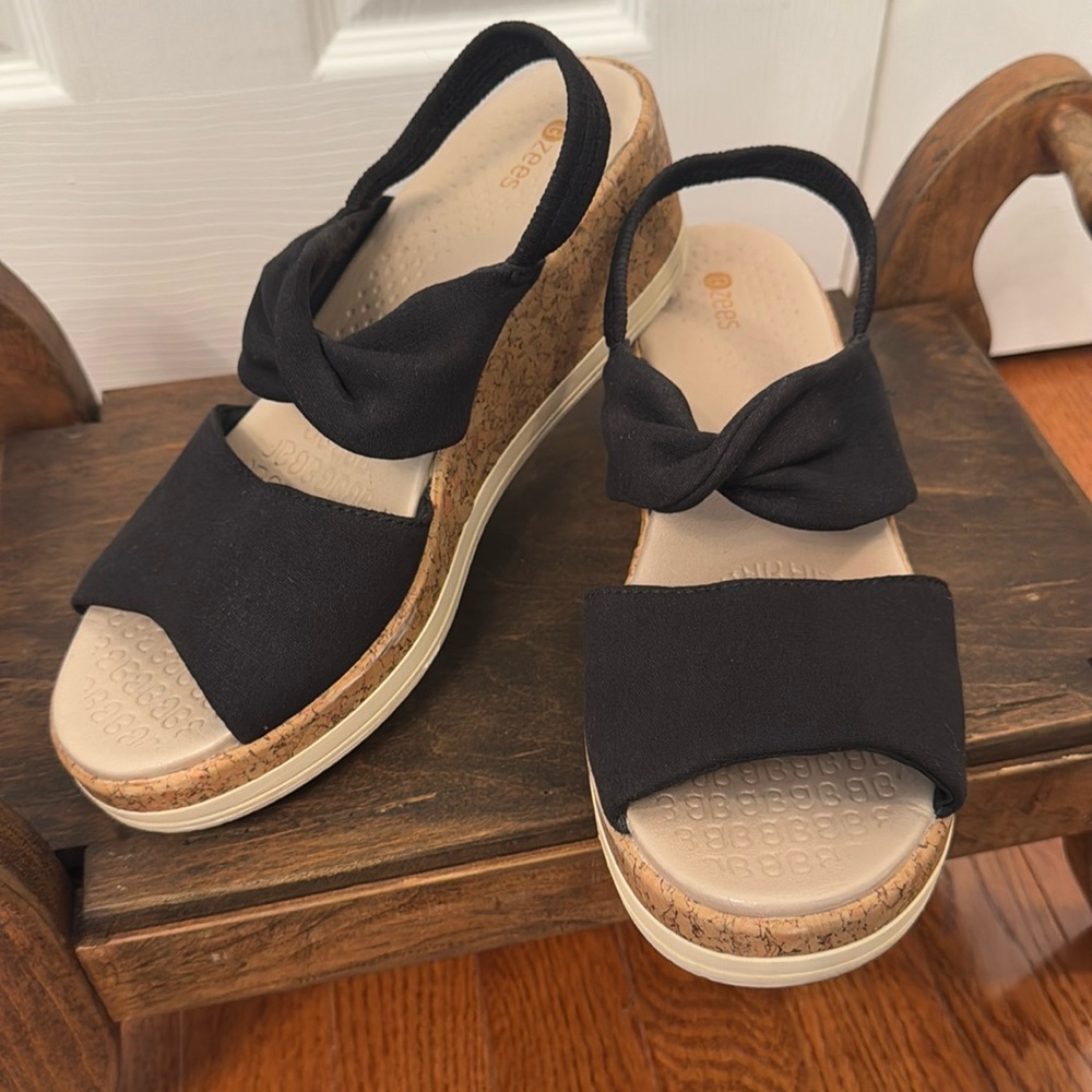 BZees Remix Slingback Wedge Sandal size 10